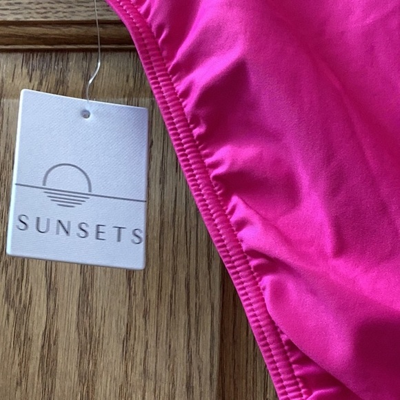 Sunsets high road fuchsia bikini bottom, 🌴NEW🌴. Women’s size large - Picture 7 of 13